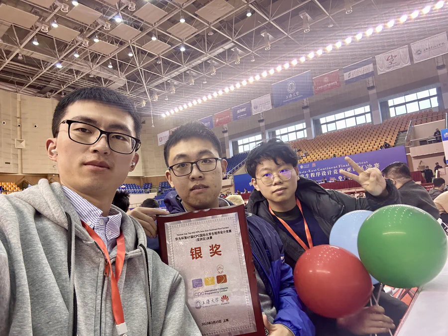 Team HDU-T04 holding a silver award at the ICPC contest