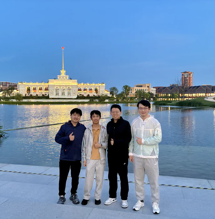 A reunion with friends from undergraduate competitive programming training at Lianqiu Lake